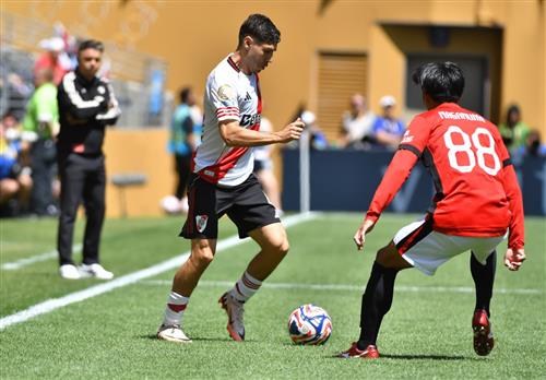 리버 플레이트 vs 우라와 레즈