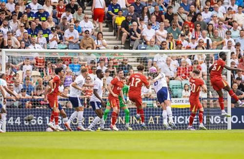 노스 프레스턴 vs 리버풀