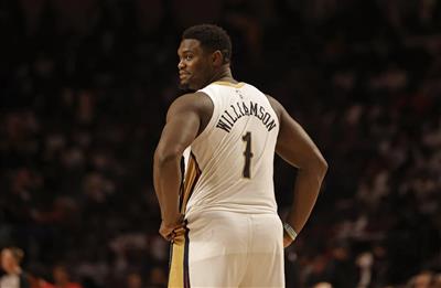 팀을 이끌어라! 풀, 자이언, 머피는 모두 하프타임에 두 자릿수 득점을 기록했습니다.