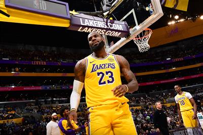 가넷: 제임스의 부상은 경영진에 압력을 가하는 것과 비슷하다. 그는 주도권을 잡고 싶어한다.