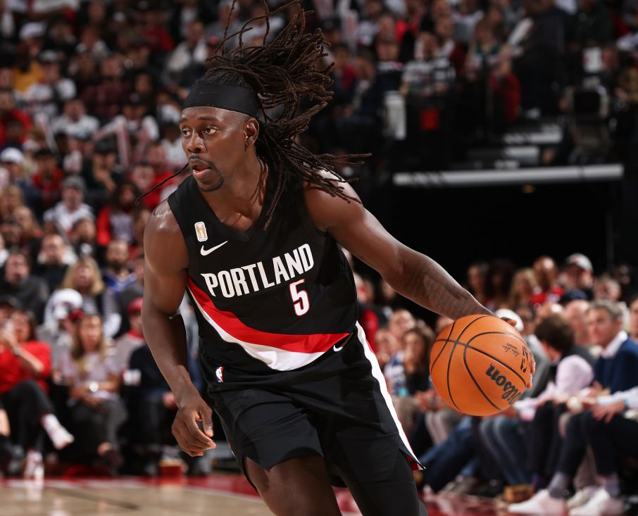 홀리데이는 마지막 쿼터에서 3점슛 6개와 10득점에 자유투 2개를 더해 22득점을 터뜨려 경기를 마무리했다.