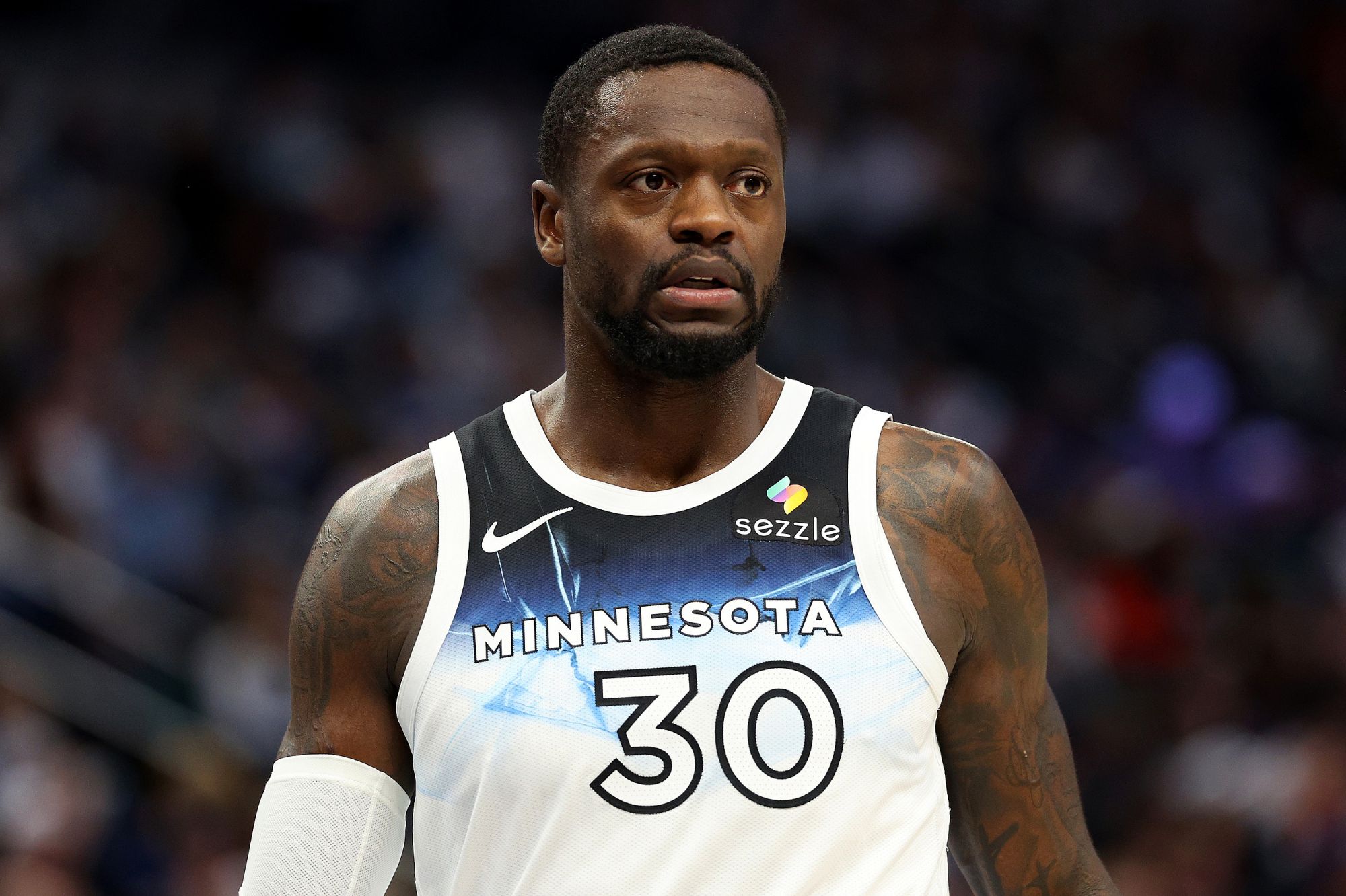 팀버울브스 멤버 3명이 전반전 두 자릿수 득점을 기록했지만 에드워즈는 5득점 2어시스트에 그쳤다.