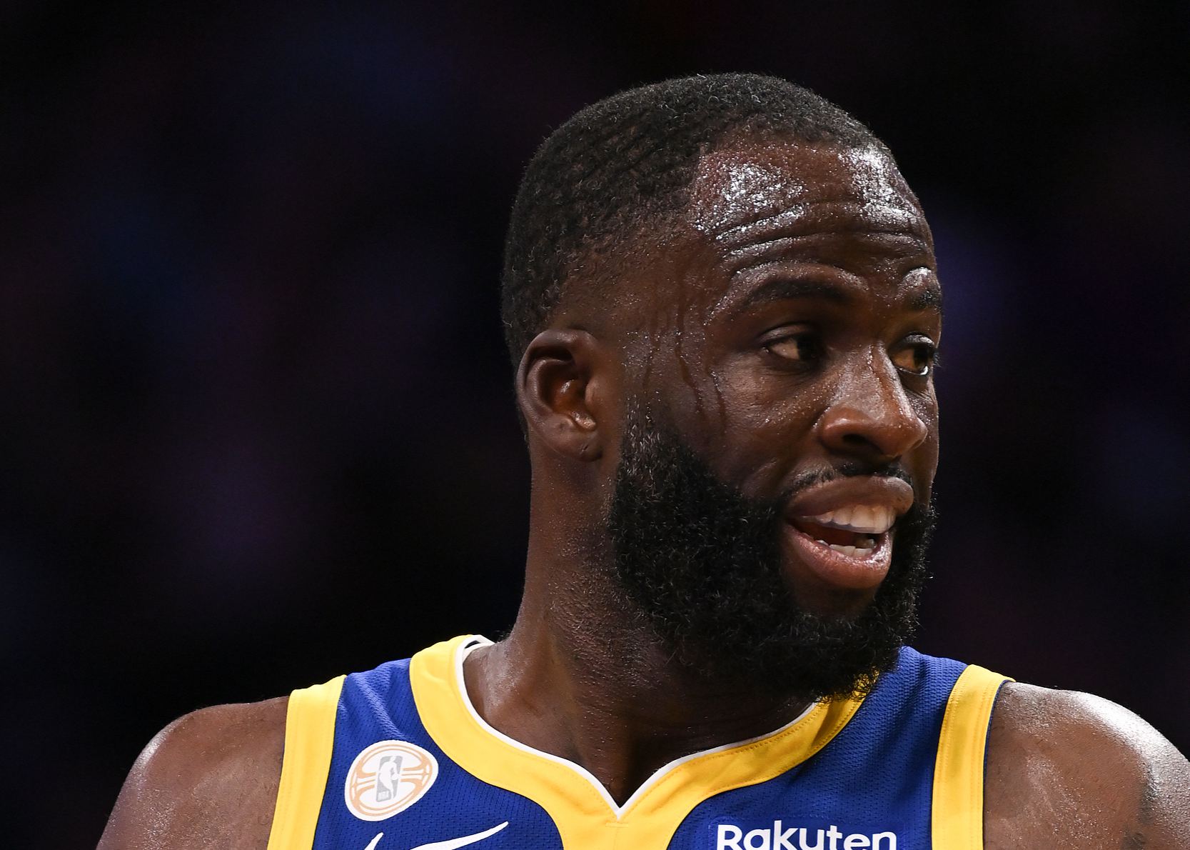 워리어스는 하프타임에 필드 성공률 50%, 3점슛 성공률 54.2%로 13개의 3점슛을 성공시켰습니다.