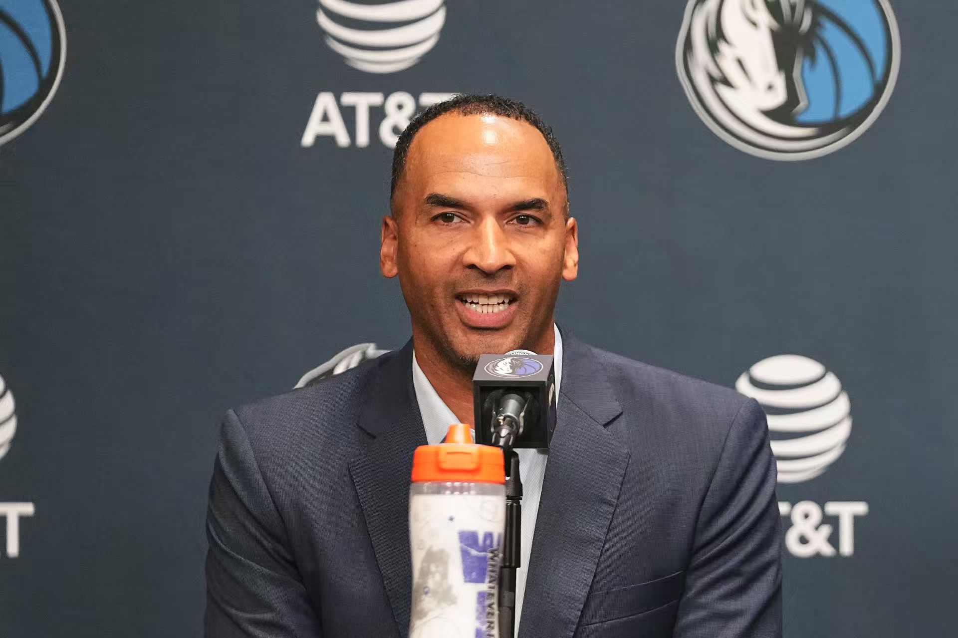 유명한 기자: Mavericks의 목표 Lindsay, Pistons 운영 부사장, Cuban은 그에게 GM 역할을 촉구