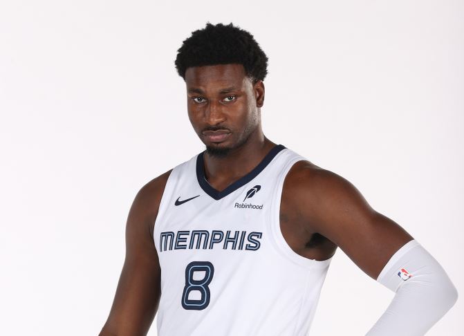 볼 컨트롤이 좋지 않습니다! 자렌 잭슨 주니어는 23타수 6안타 26득점, 5리바운드를 기록했다.