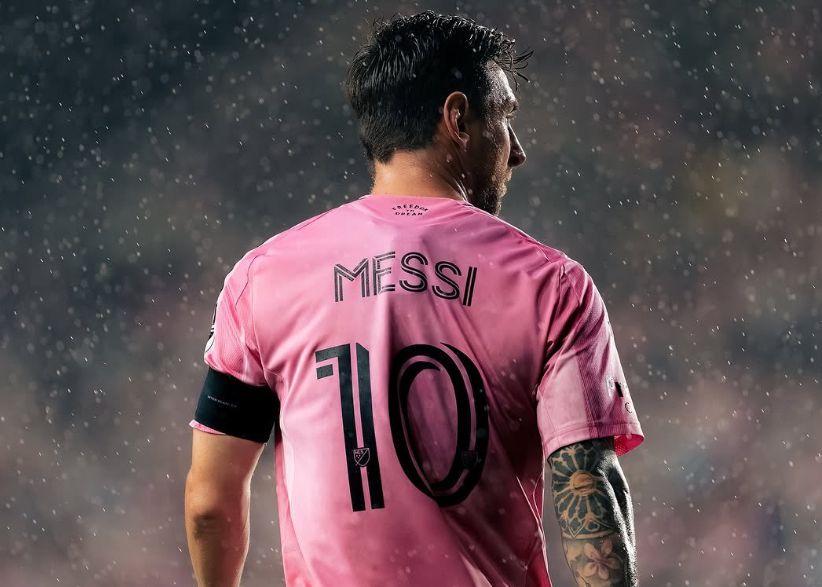 메시의 13번째 자연 시즌인 내슈빌 SC를 상대로 2골을 기록하며 40골 이상을 기록했습니다.