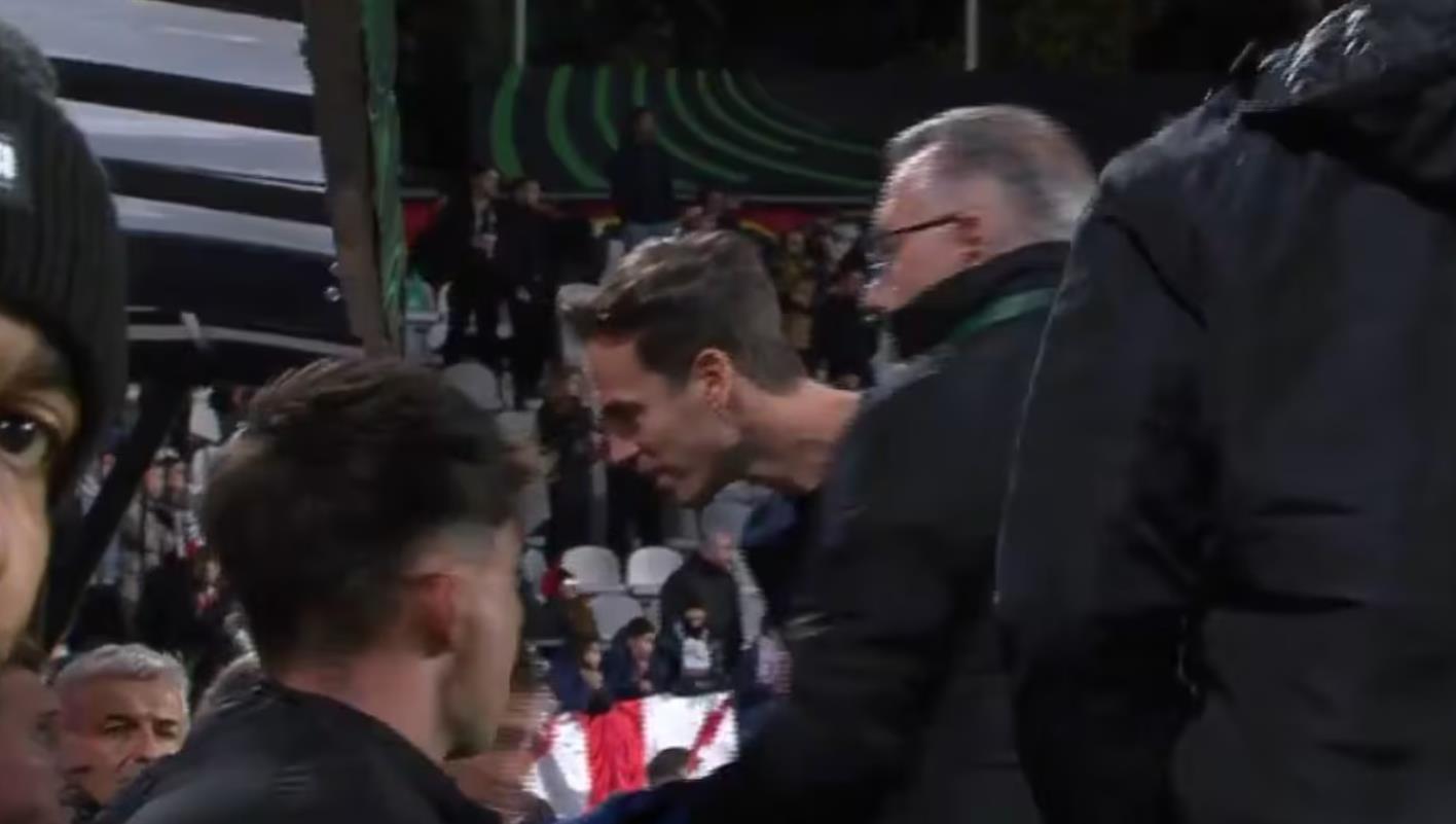 스페인 언론: 라요 바예카노 감독이 선수들과 말다툼을 했고, UEFA 챔피언스리그는 이후 기자회견에 불참했다.