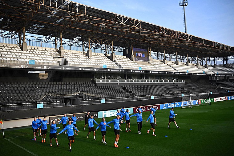 아이슬란드 축구협회: 아이슬란드 팬 30여 명이 원정팀 경기장을 찾아 팀을 응원했다.