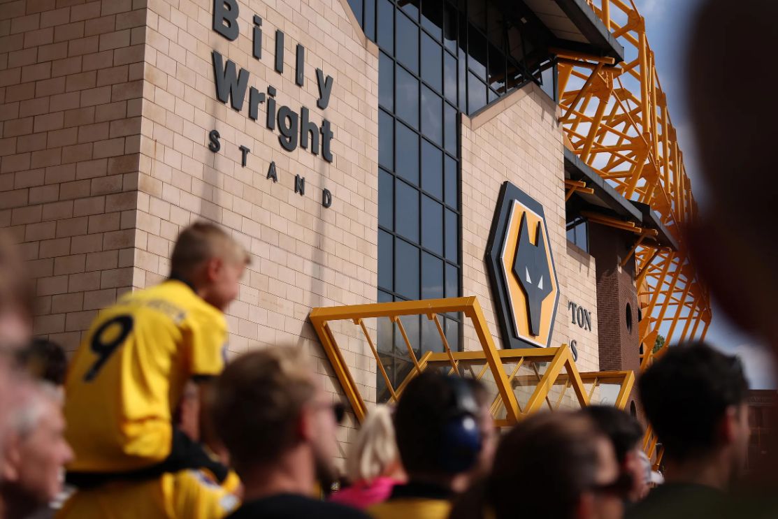 프리미어 리그는 23/24 시즌 동안 98억 파운드의 수익을 창출하여 영국 경제 성장에 크게 기여했습니다.