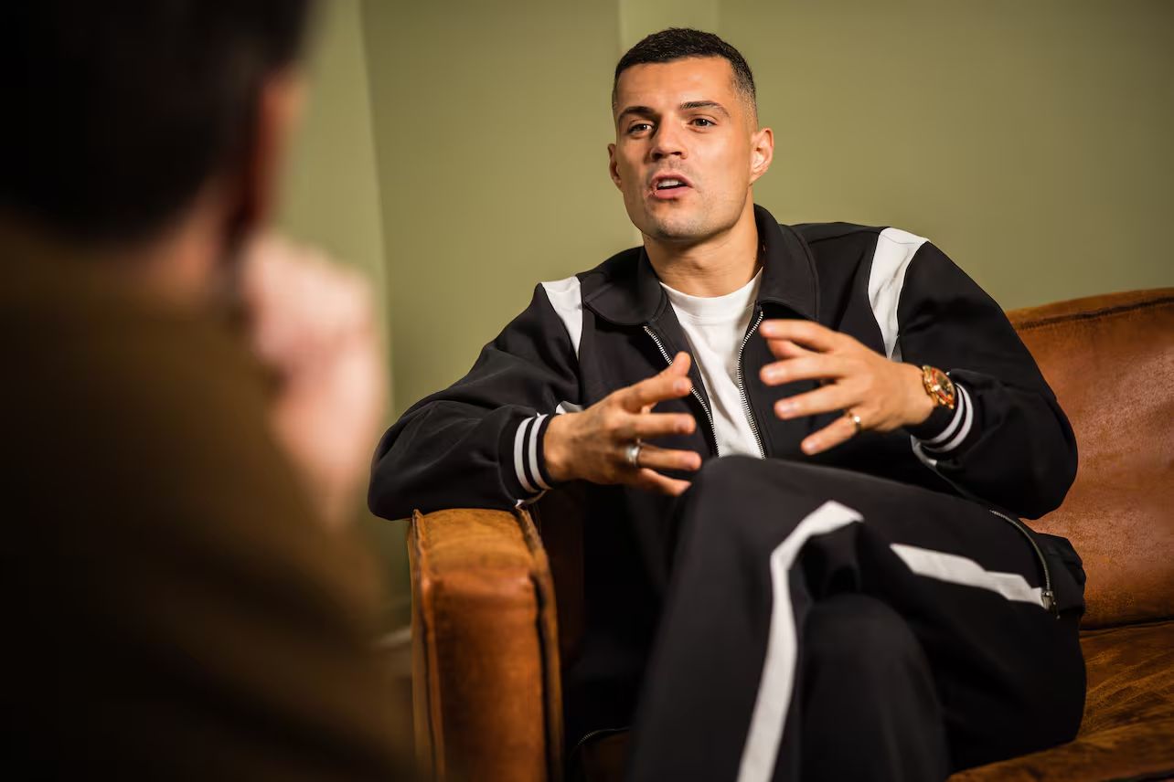 자카: 오카포는 오랫동안 스위스 코치와 접촉하지 않았나요? 우리는 현실을 직시하고, 말은 적게 하고, 일을 더 많이 해야 합니다.