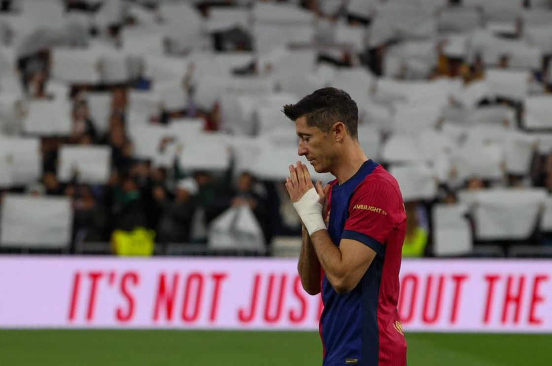 기자: AC 밀란은 레반도프스키와 계약하기를 원하며 앞으로 몇 주 안에 그의 에이전트와 만날 계획입니다.