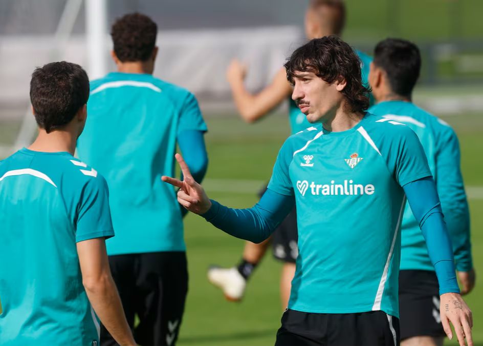 우수한 경쟁 조건! 이번 시즌 베예린의 플레이 시간은 지난 시즌보다 늘어났습니다.