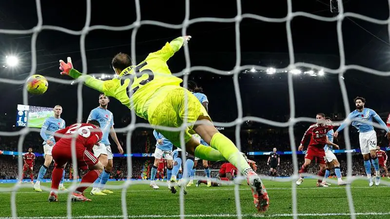 주심의 감독관은 반 다이크의 골이 무효라고 말했다. 주심은 로버트슨의 간섭이 부적절하지 않다고 주관적으로 믿었다.