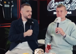 크로스가 역사상 최고의 팀을 선정 : 크리스티아누 호날두, 호나우지뉴, 호나우지뉴 포워드, 메시 공격형 미드필더