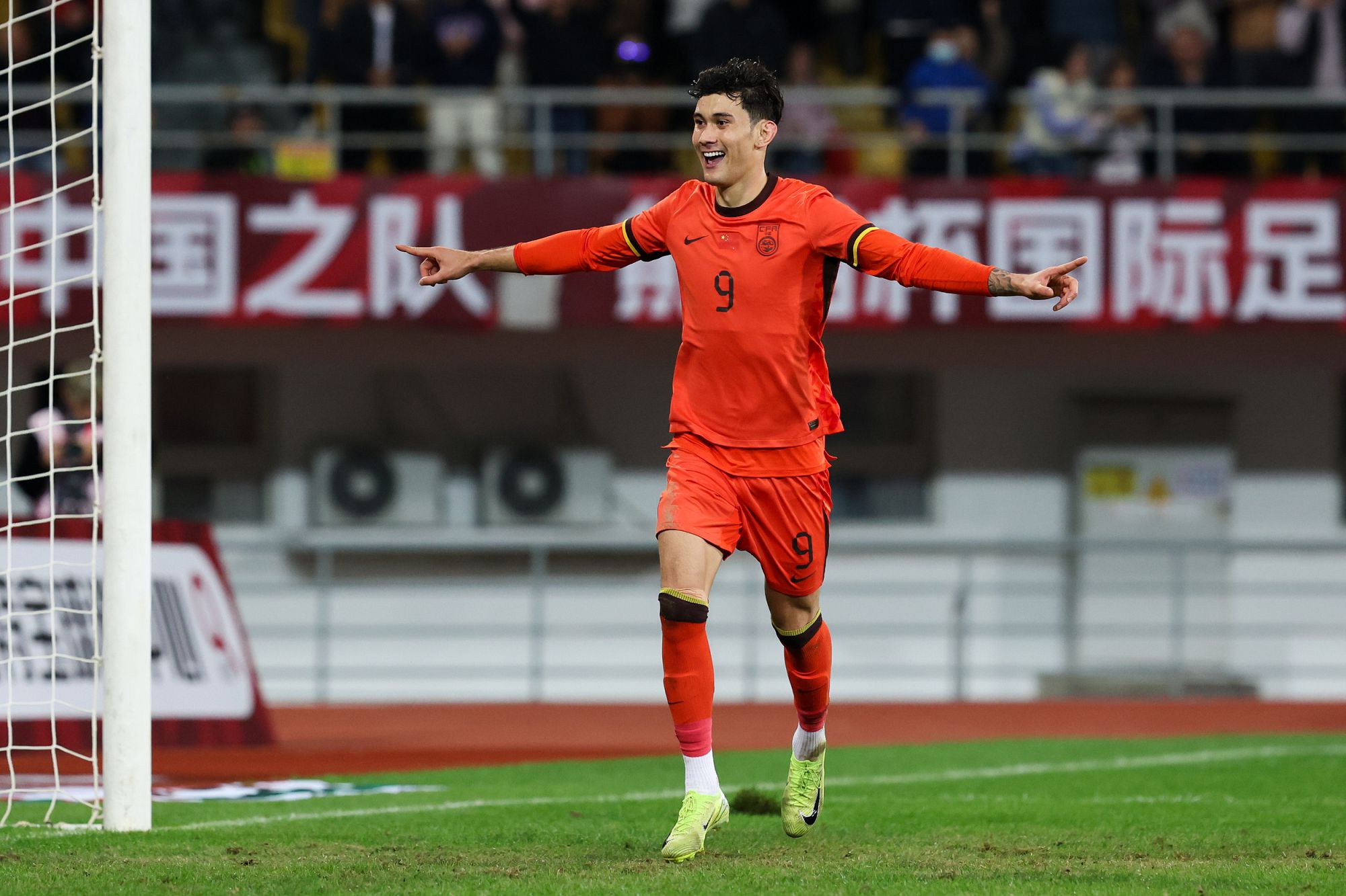 판다컵 순위: 4팀이 승점 3으로 동점을 이루고 있으며, 골득실 우위로 중국팀이 잠정 1위를 차지하고 있다.